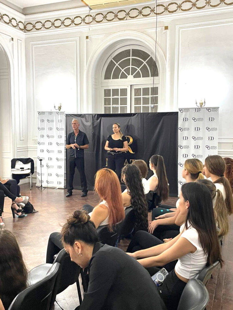Una Gira que sigue transformando la moda: El éxito rotundo del MAAT Runway Tour en Corrientes 25 WhatsApp Image 2025 12 24 at 11.33.56 1 MaatModels https://www.maatmodels.com.ar/wp-content/uploads/2021/05/Portada-Mayo-FB-Maat.jpg