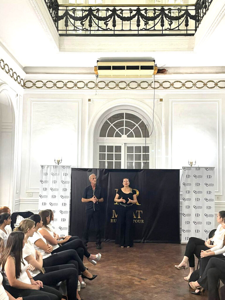 Una Gira que sigue transformando la moda: El éxito rotundo del MAAT Runway Tour en Corrientes 26 WhatsApp Image 2025 12 24 at 11.33.57 MaatModels https://www.maatmodels.com.ar/wp-content/uploads/2021/05/Portada-Mayo-FB-Maat.jpg